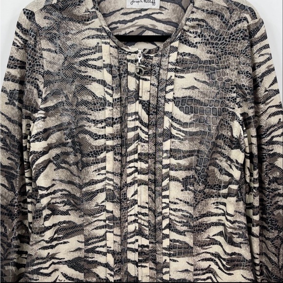 JOSEPH RIBKOFF Lightweight Animal Print Jacket - Picture 3 of 6